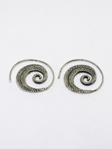 Pendiente espiral pluma plateado
