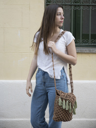 Bolso bandolera ganchillo pompones