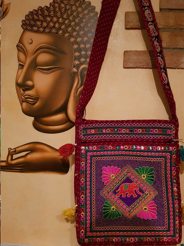 Bolso cuadrado bordado eleman