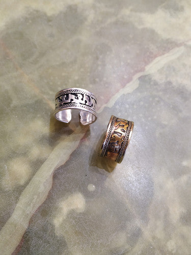 Anillo grabado mantras plateado