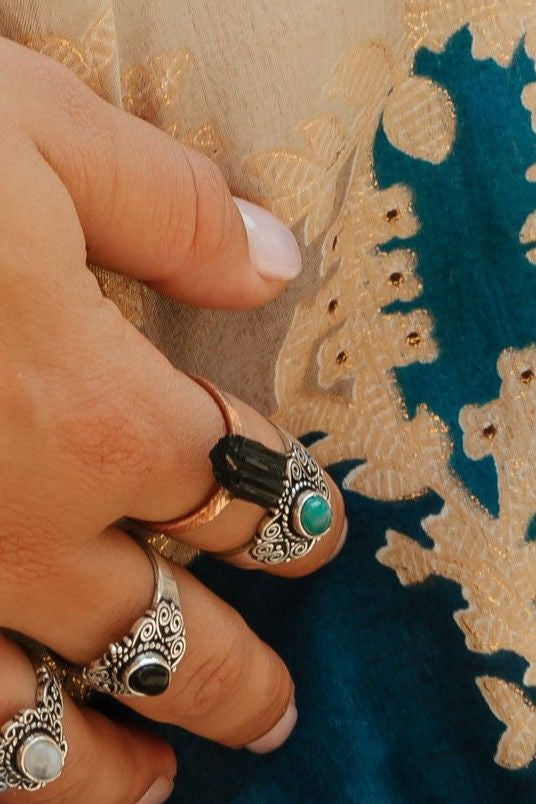 * Anillo cobre con mineral sin pulir