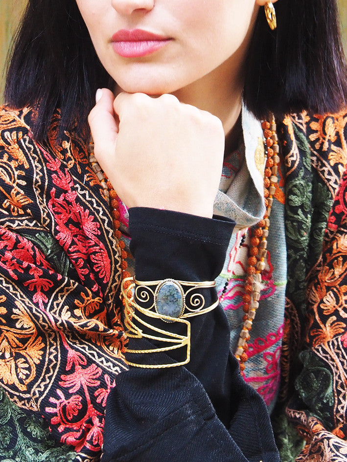 Brazalete Maheen con mineral dorado