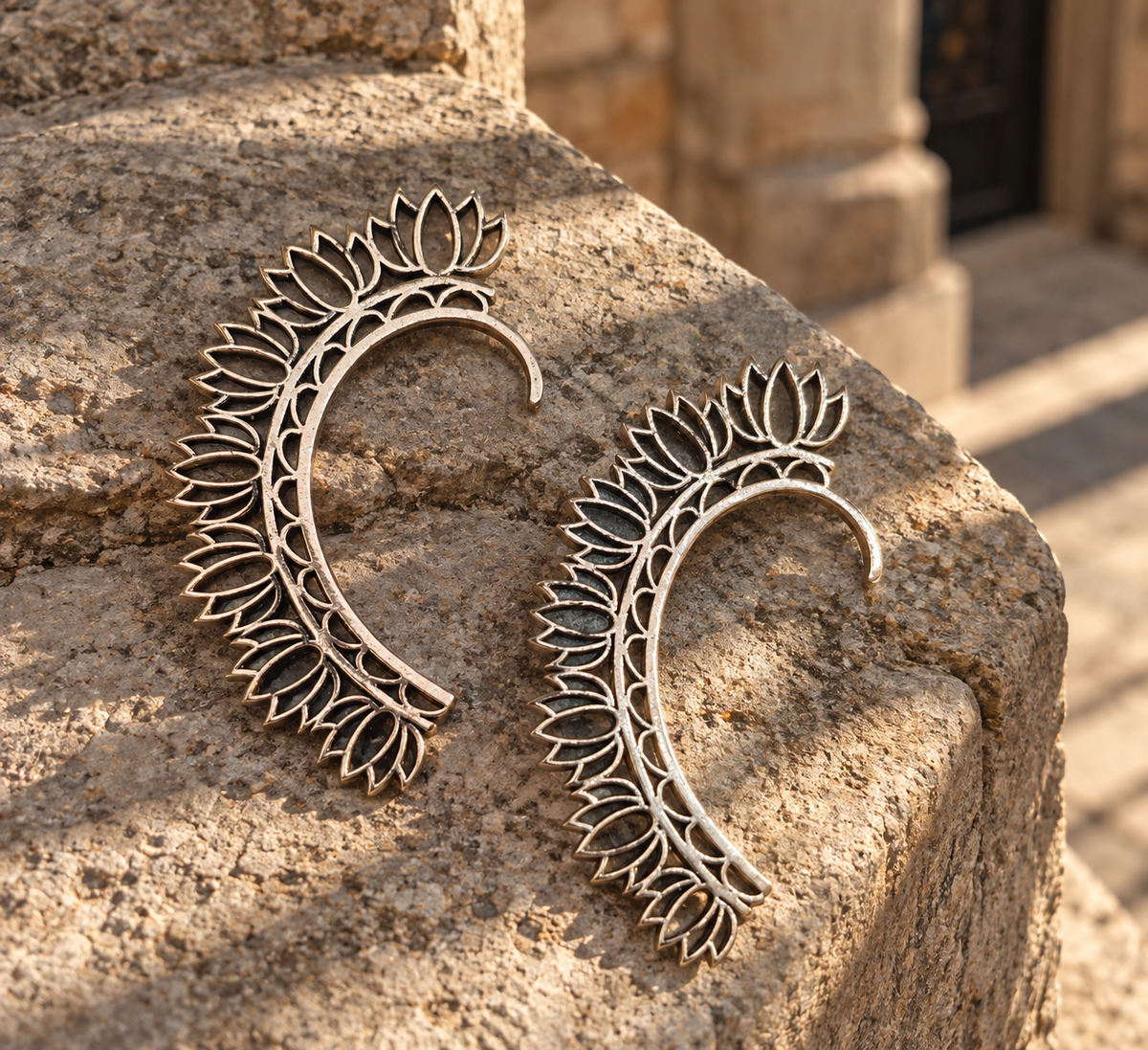 Earcuff flor de loto plateado