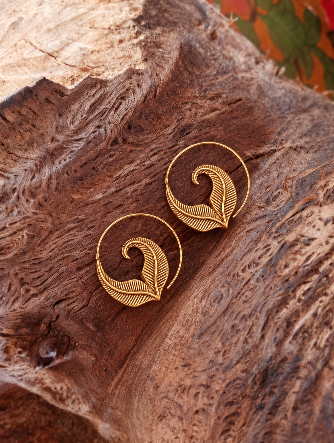Pendiente espiral Khush dorado