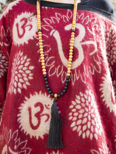 Mala madera con mineral y fleco