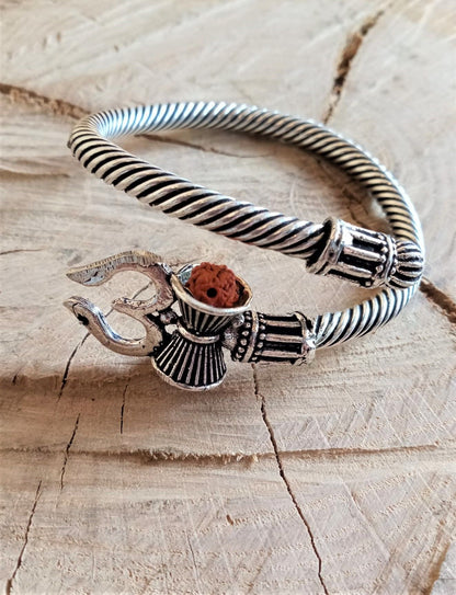 Brazalete con una Rudraksha