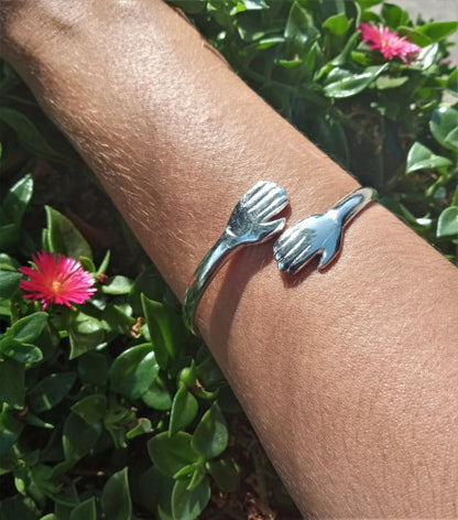 Brazalete Hug plateado