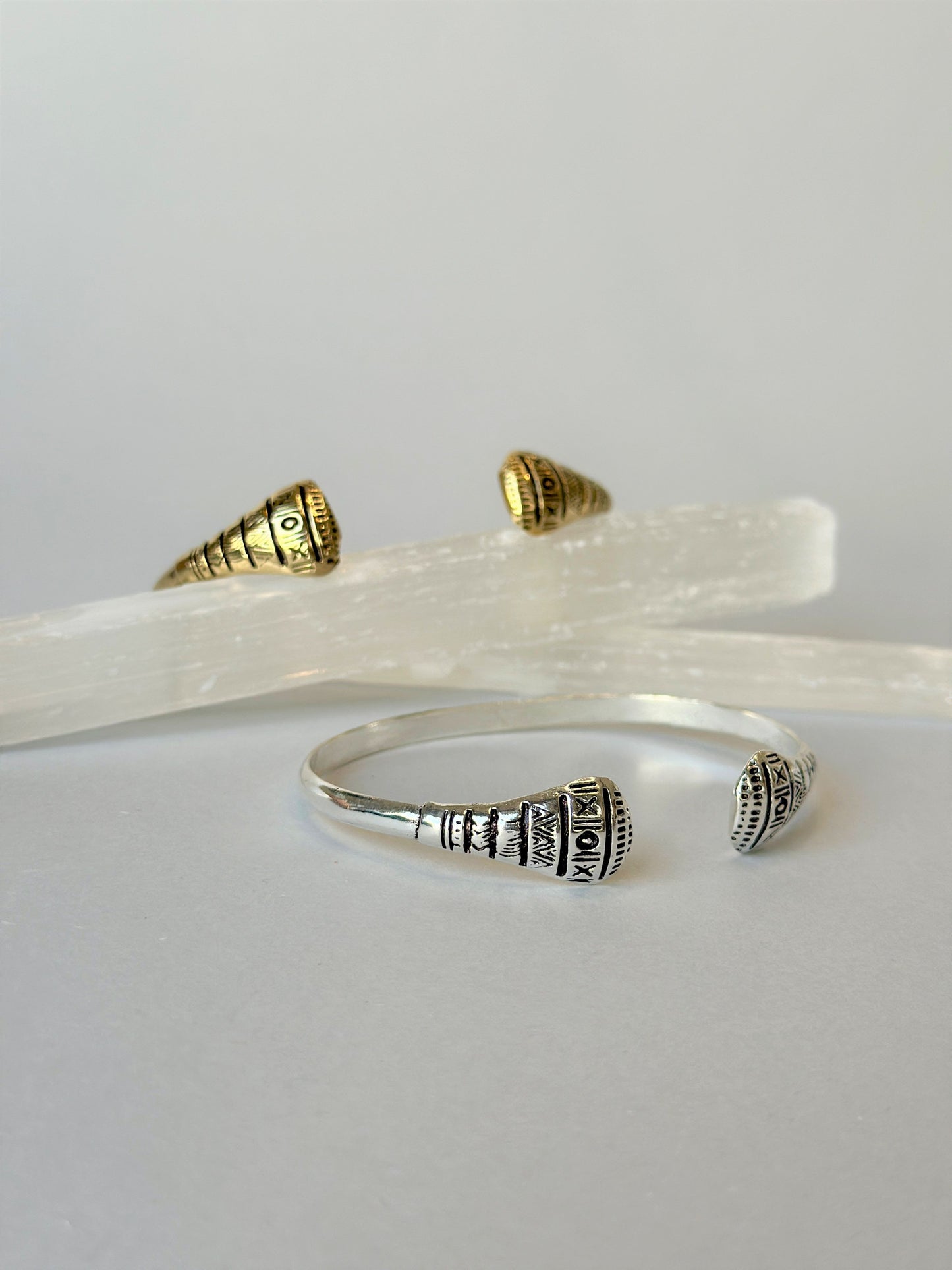 Brazalete étnico Qua dorado