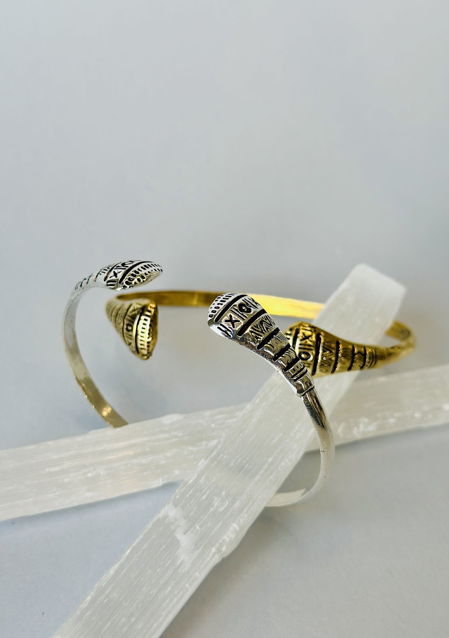 Brazalete étnico Qua dorado