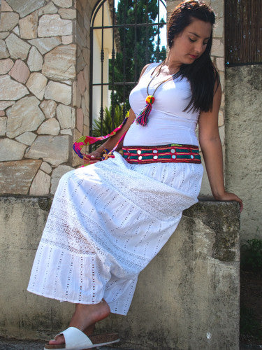Falda blanca bordada