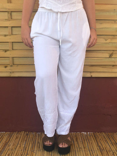 Pantalón recto Broderie