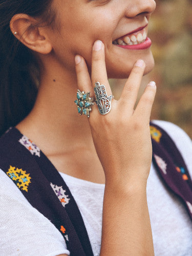 Anillo mano fátima plateado