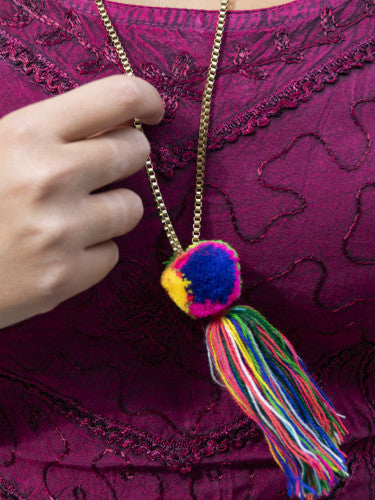 Collar o abalorio c/ pompon & fleco