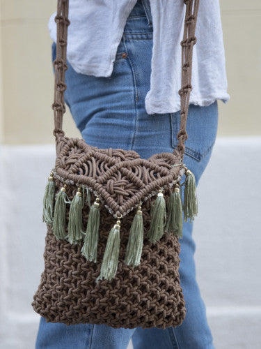 Bolso bandolera ganchillo pompones