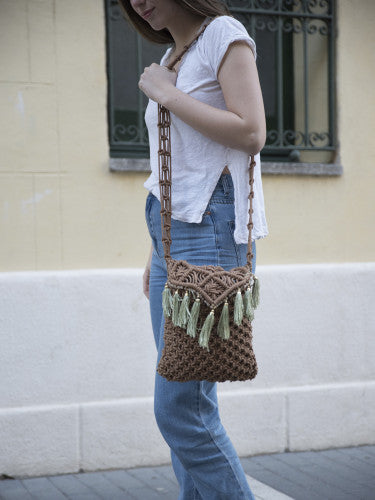 Bolso bandolera ganchillo pompones