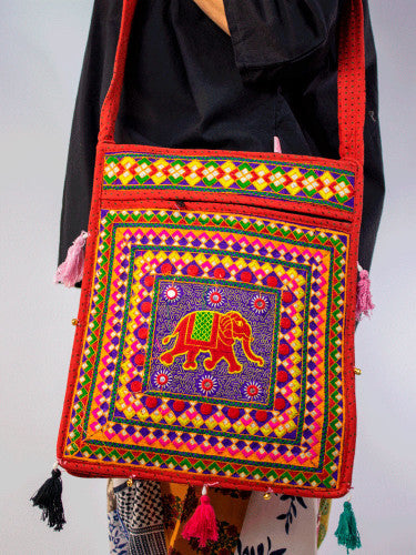 Bolso cuadrado bordado eleman