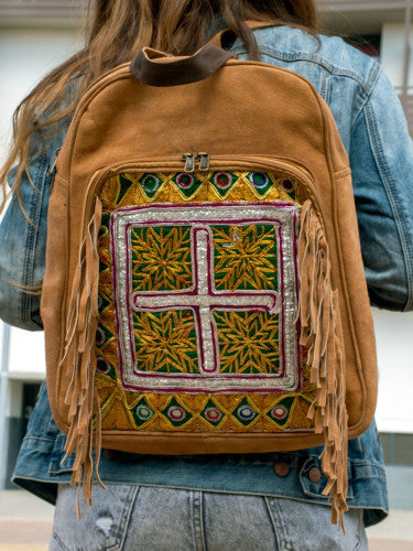 Mochila piel bordado banjara c/flecos