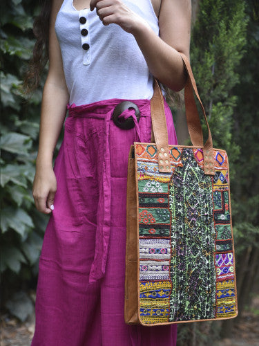 Bolso cuero maxi totte bordado banjara