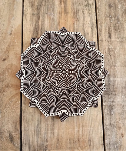 Pieza tallada decorativa Flor mandala