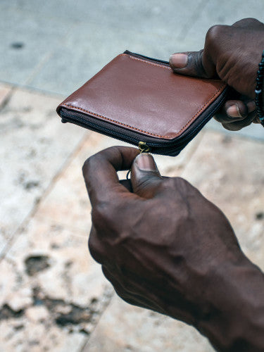 Cartera de piel con cierre cremallera