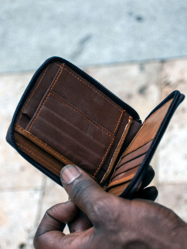 Cartera de piel con cierre cremallera