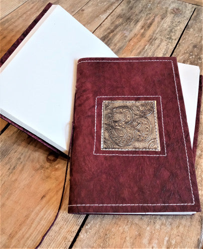 Libreta detalle grabado metal 20x25 cm