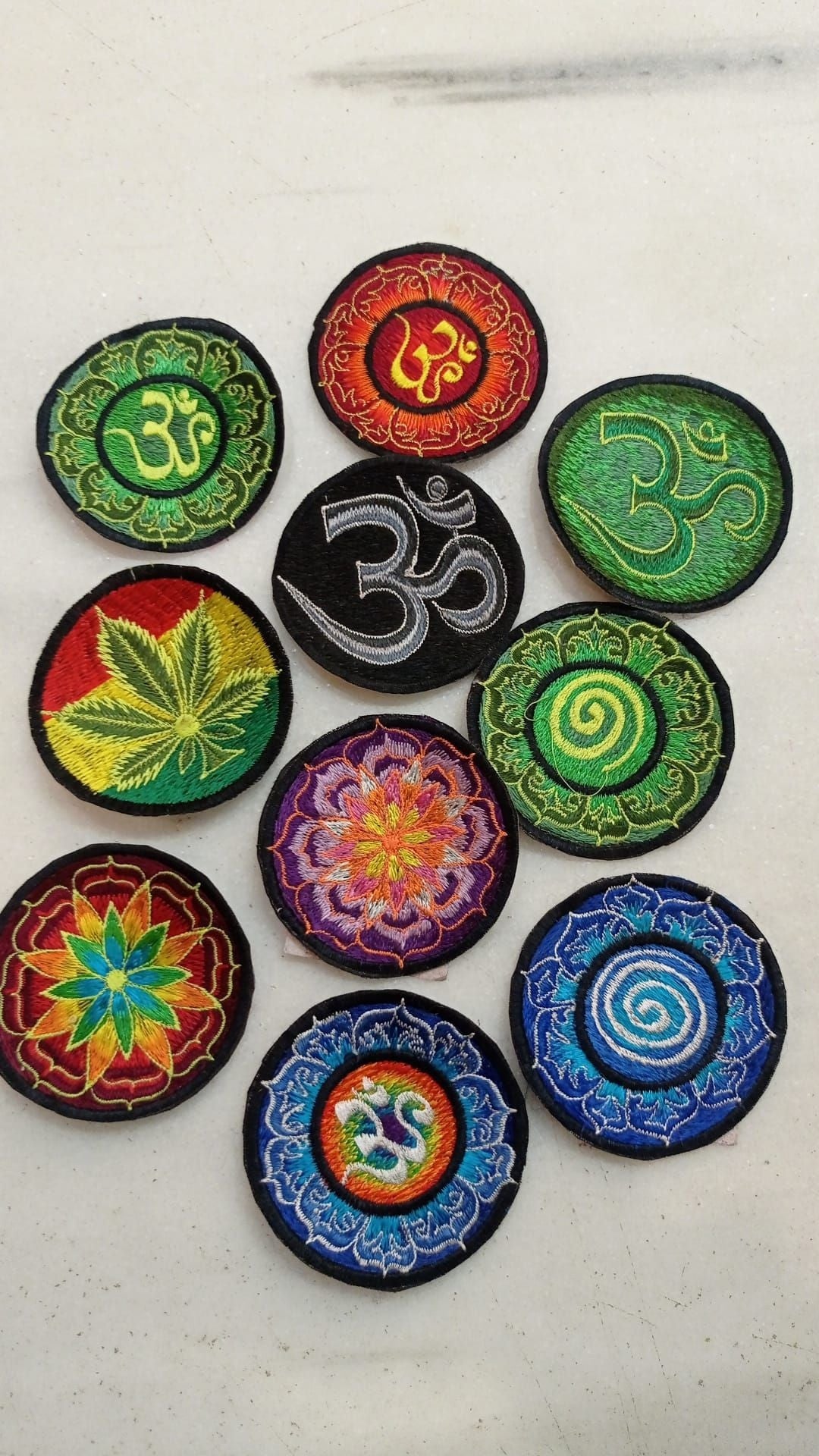Parche bordado mandala 10 cm