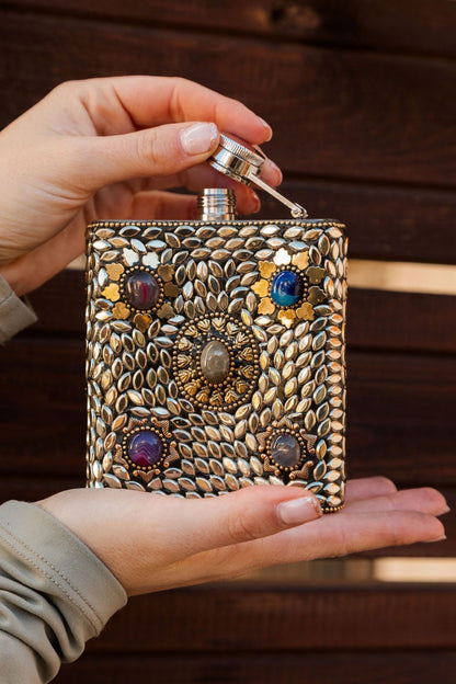Petaca metálica con mineral