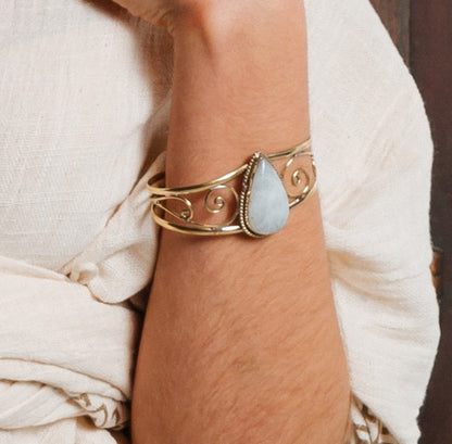 Brazalete Maheen con mineral dorado