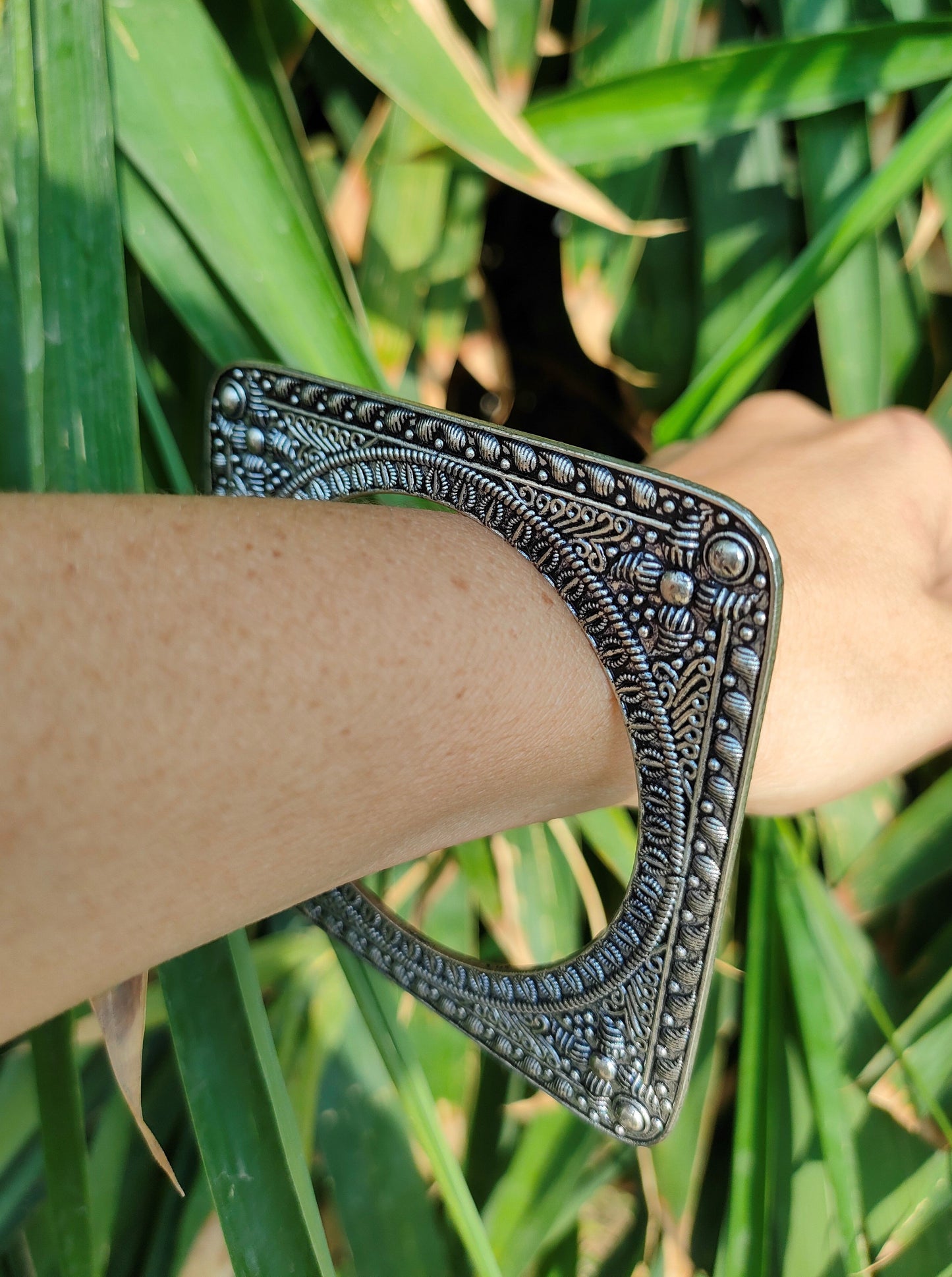 Brazalete rígido Maidaan cuadrado