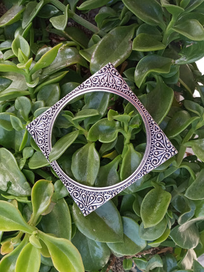 Brazalete rígido Maidaan cuadrado