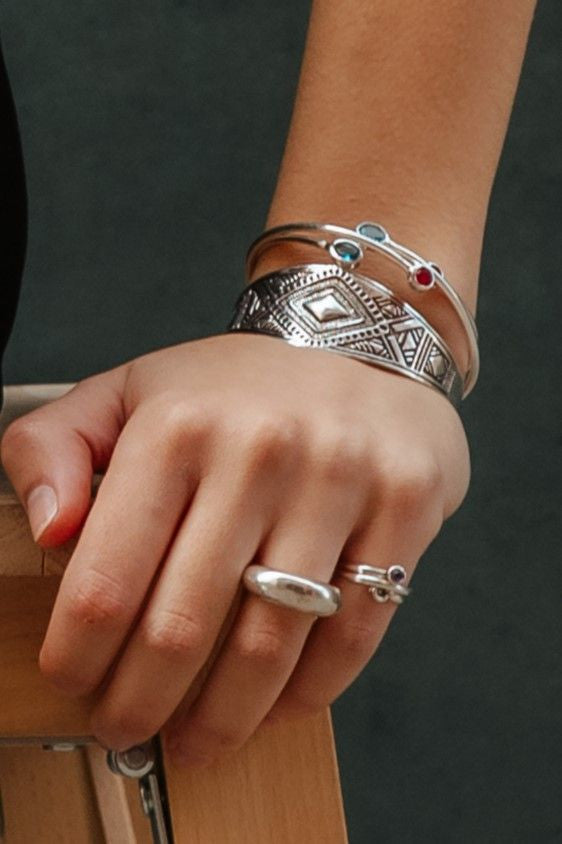 Brazalete Bhooshan plateado