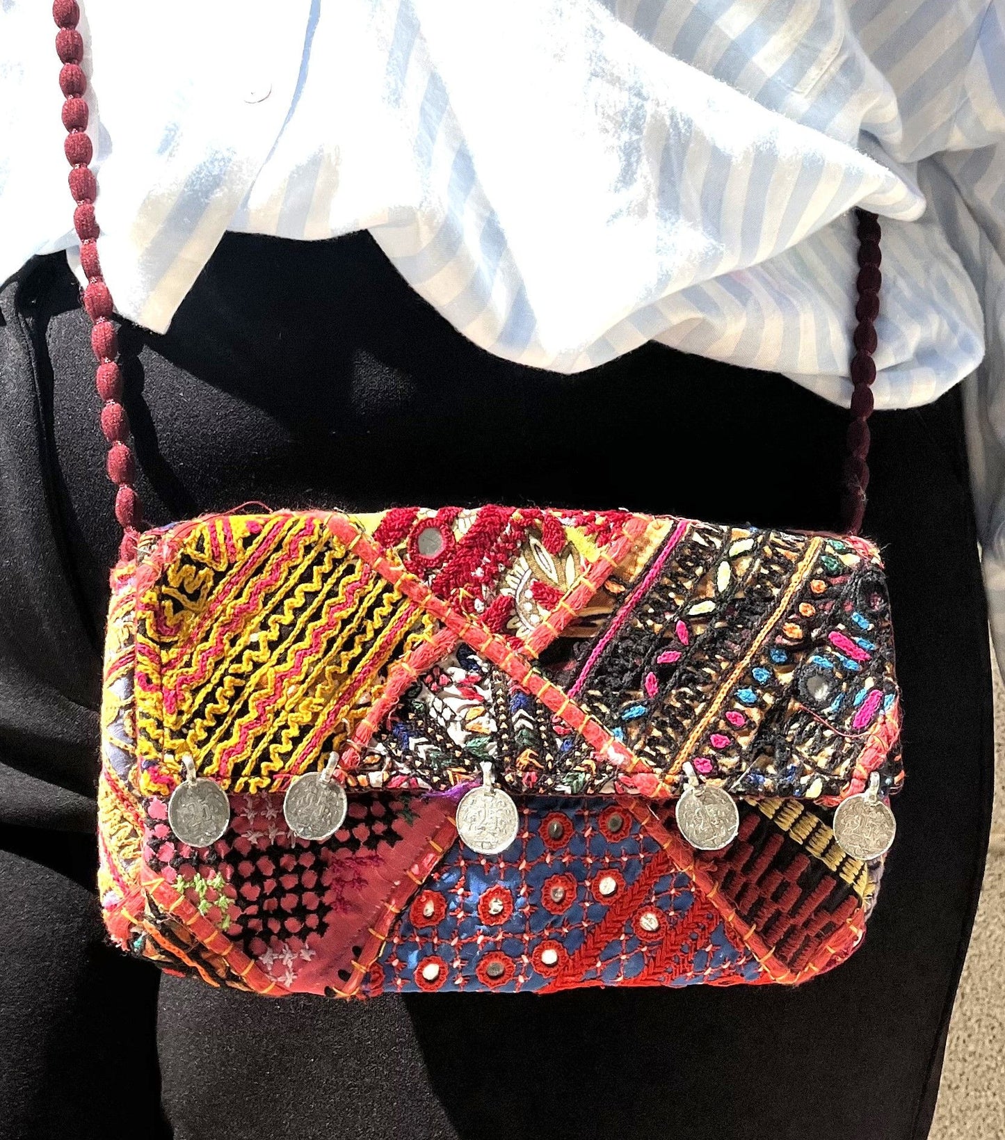 Clutch old Banjara con monedas