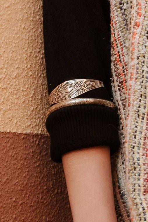 Brazalete Bhooshan plateado