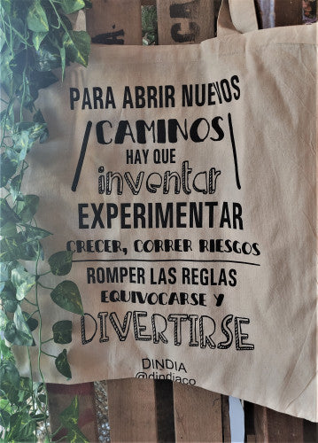 Bolsa con mensaje 45x45 cm: Para abrir nuevos caminos hay que inventar, experimentar...