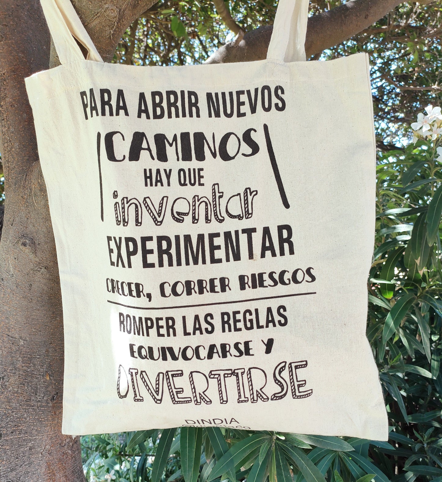 Bolsa con mensaje 45x45 cm: Para abrir nuevos caminos hay que inventar, experimentar...