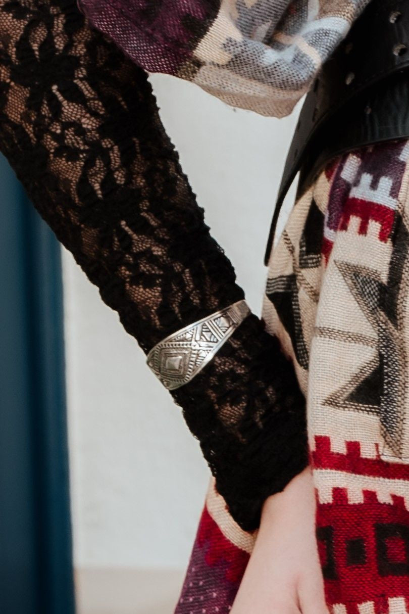 Brazalete Bhooshan plateado