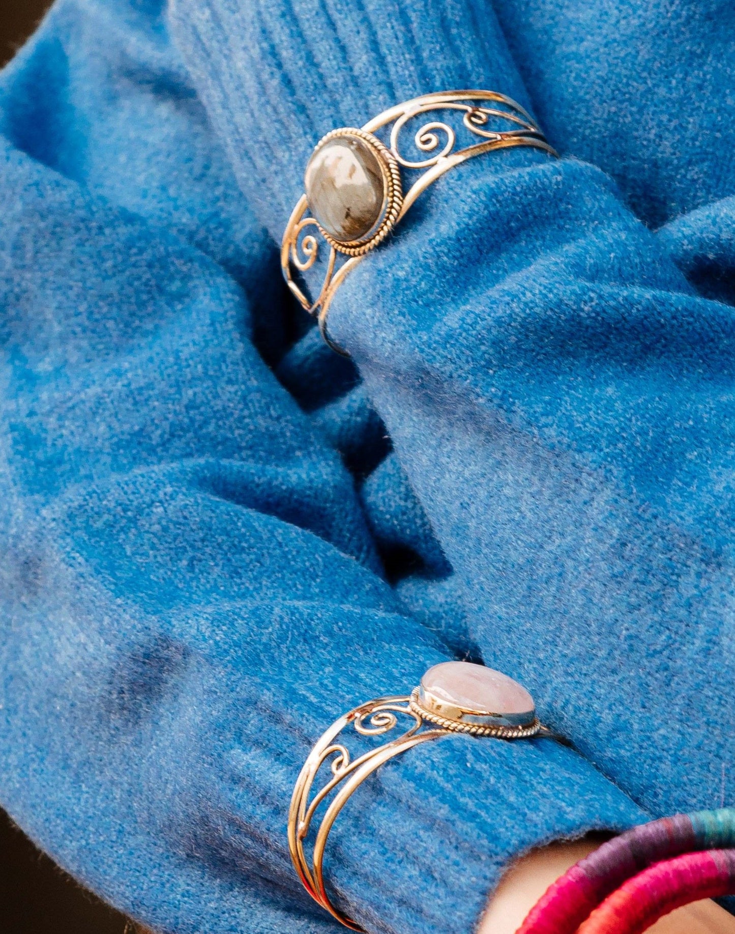 Brazalete Maheen con mineral dorado