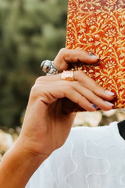 Anillo Taamba martilleado Cooper
