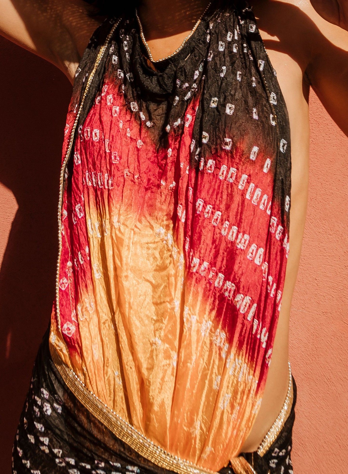 Multiposición Dupatta Bhandani