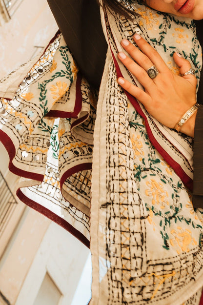 Multiposición Dupatta Kantha bordado