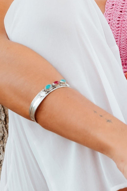 Brazalete con tres piedras
