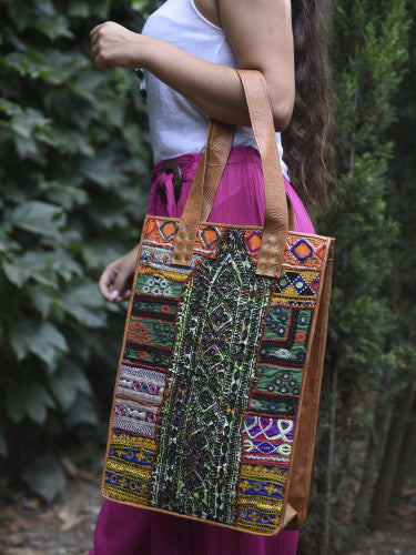 Bolso cuero maxi totte bordado banjara