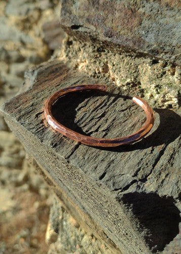 Brazalete Taamba fino martilleado