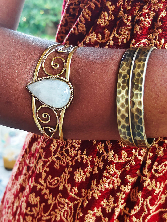 Brazalete Maheen con mineral dorado