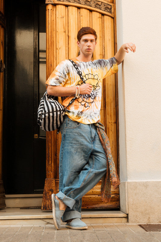 Camiseta Tie-dye con símbolo