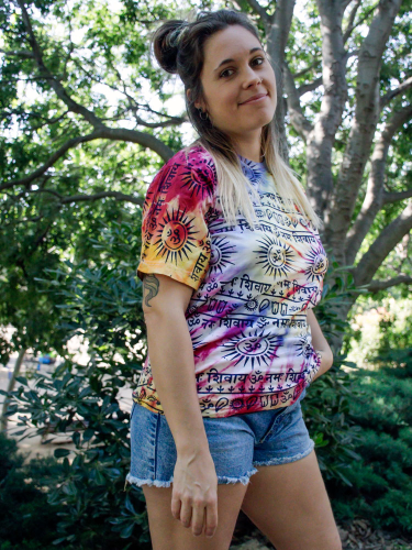 Camiseta Tie-dye con mantra