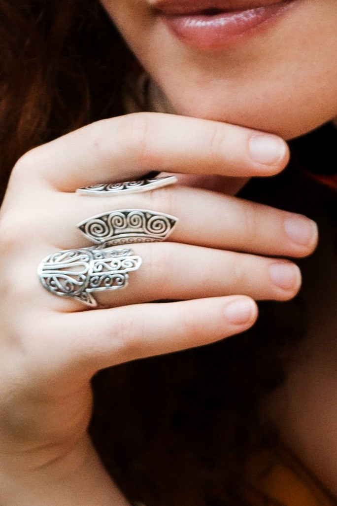Anillo mano fátima plateado