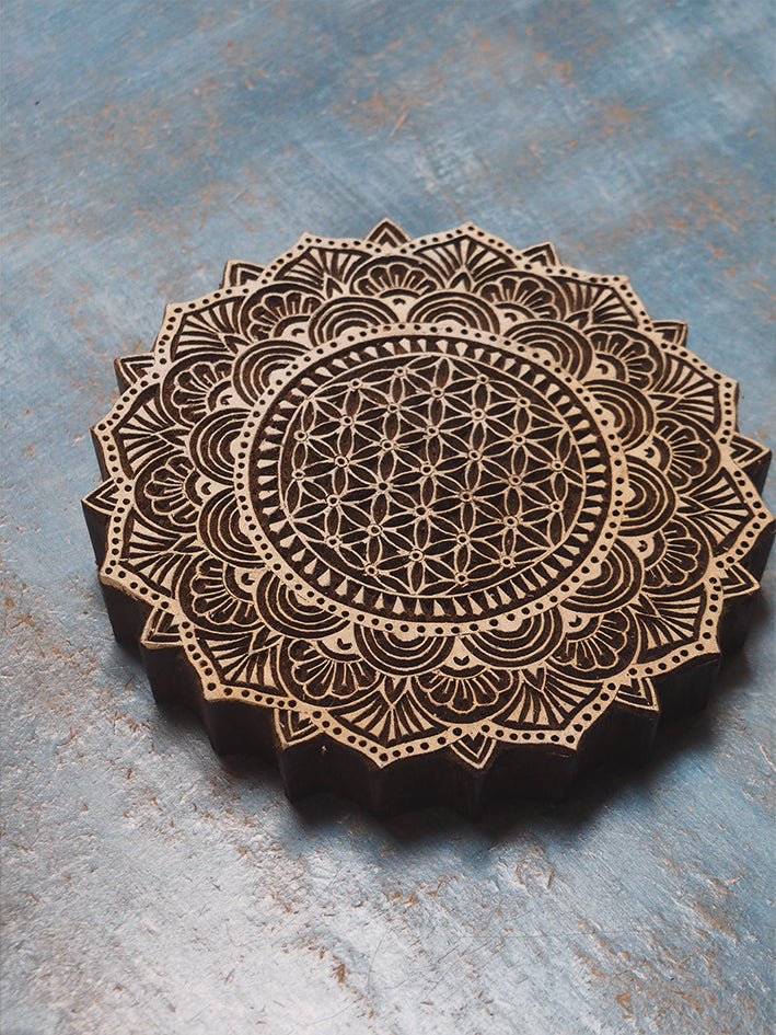 Pieza tallada decorativa mandala flor de la vida