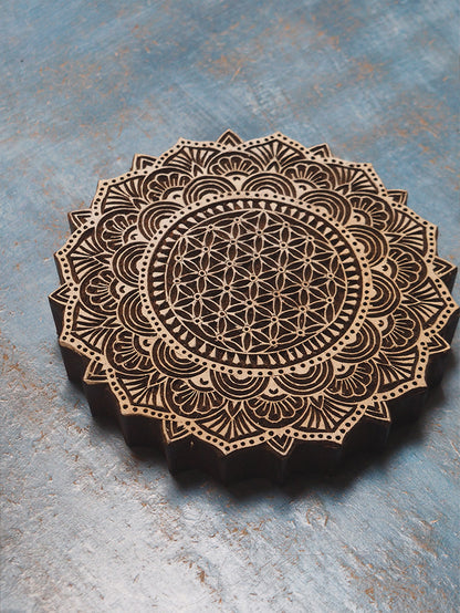 Pieza tallada decorativa mandala flor de la vida